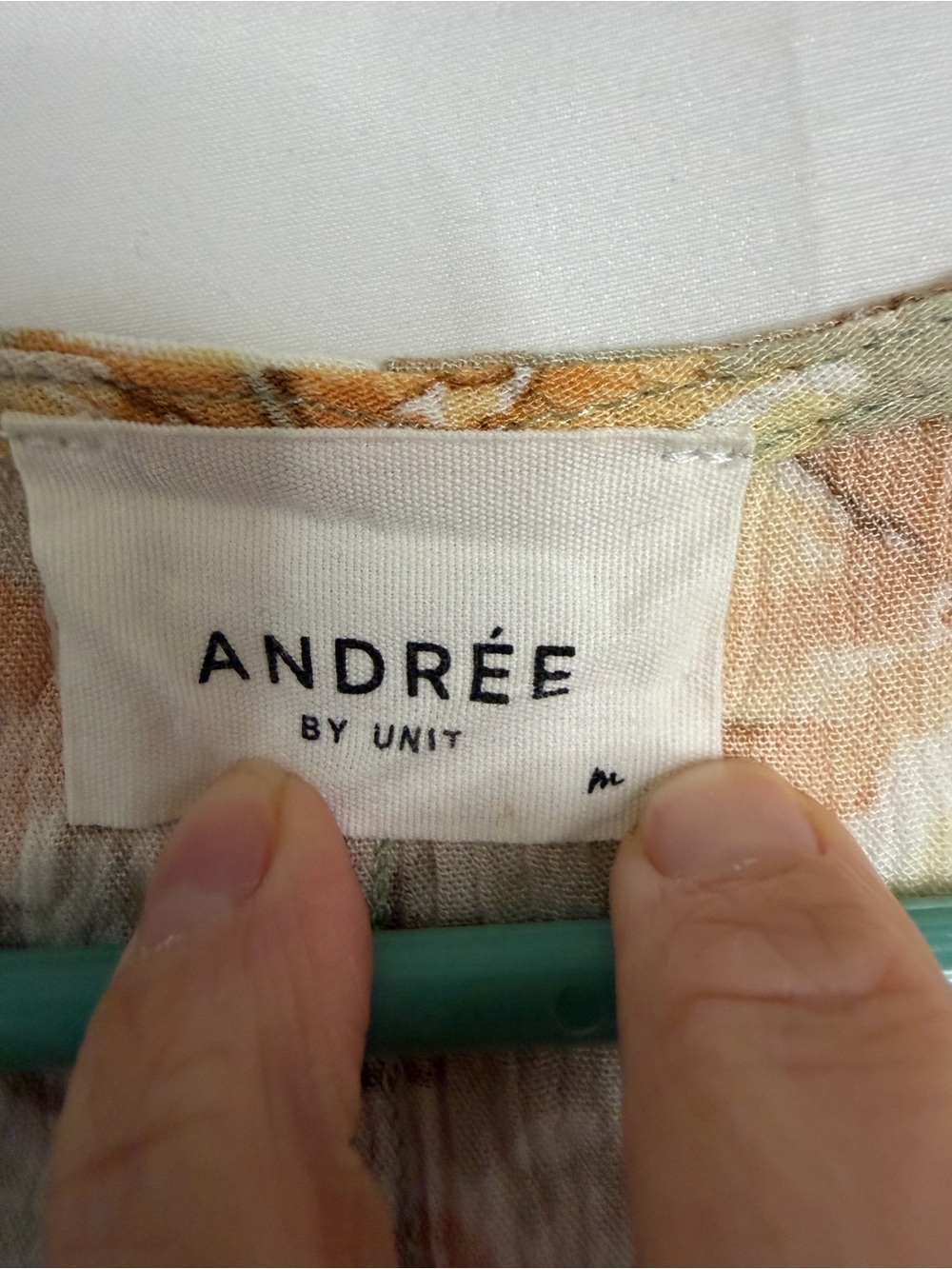 3/$20 ANDREE BY UNIT Floral V-Neck Elbow Sleeve Blouse Size Medium - Picture 3 of 6